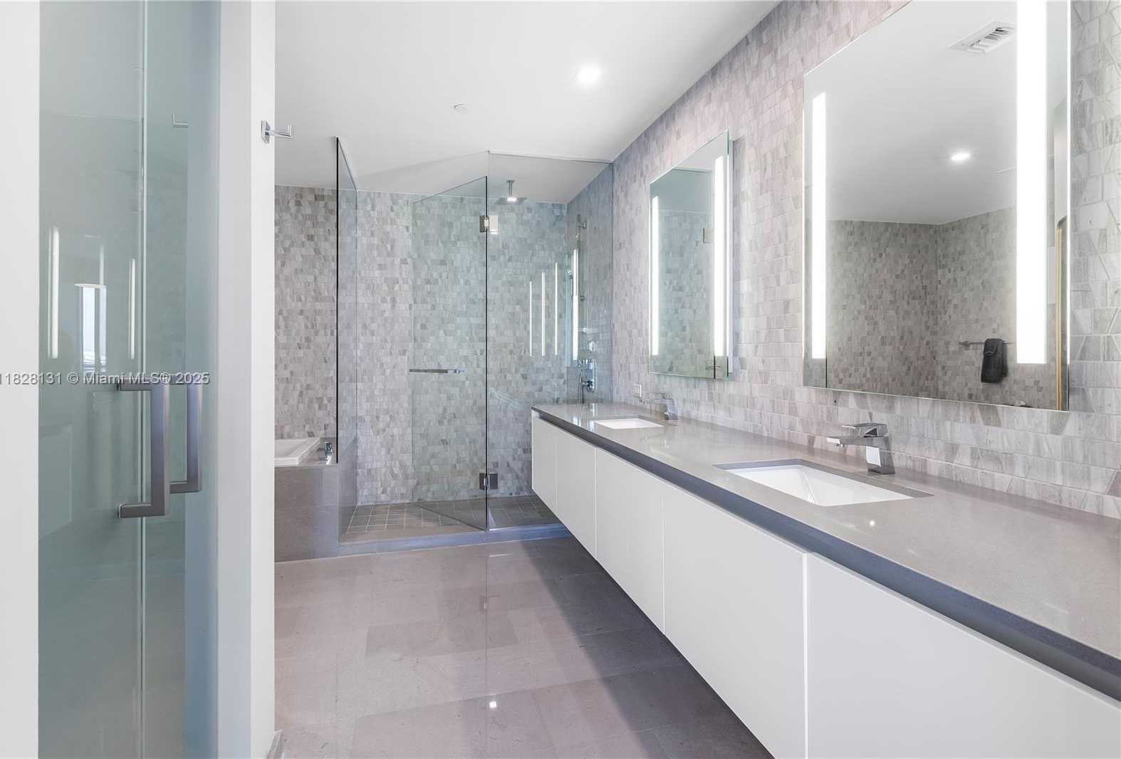 Small Image of 68 SOUTH EAST 6TH ST #810, Miami Number 16
