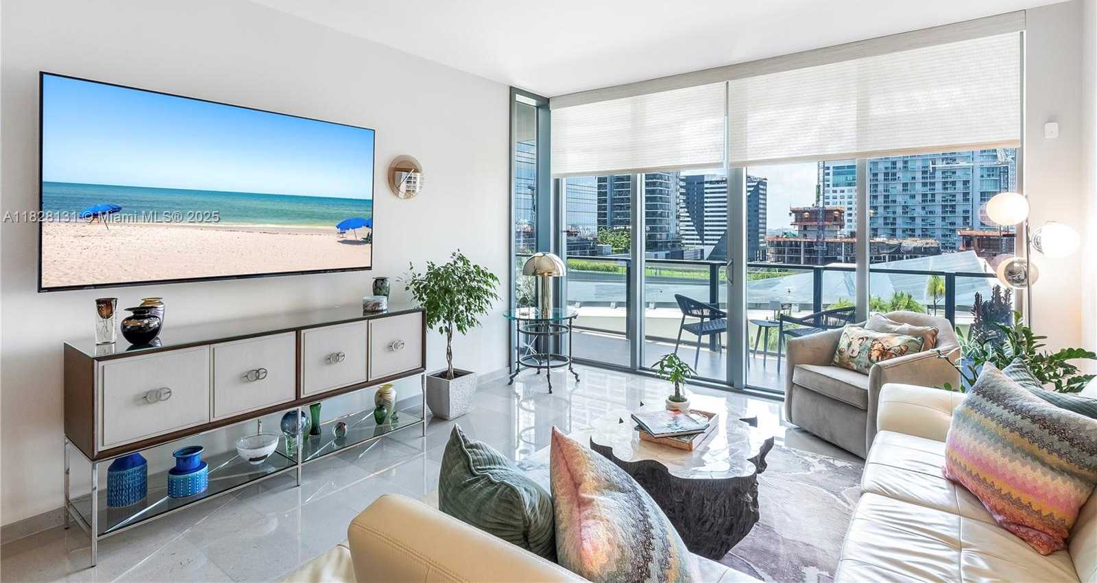 Small Image of 68 SOUTH EAST 6TH ST #810, Miami Number 4