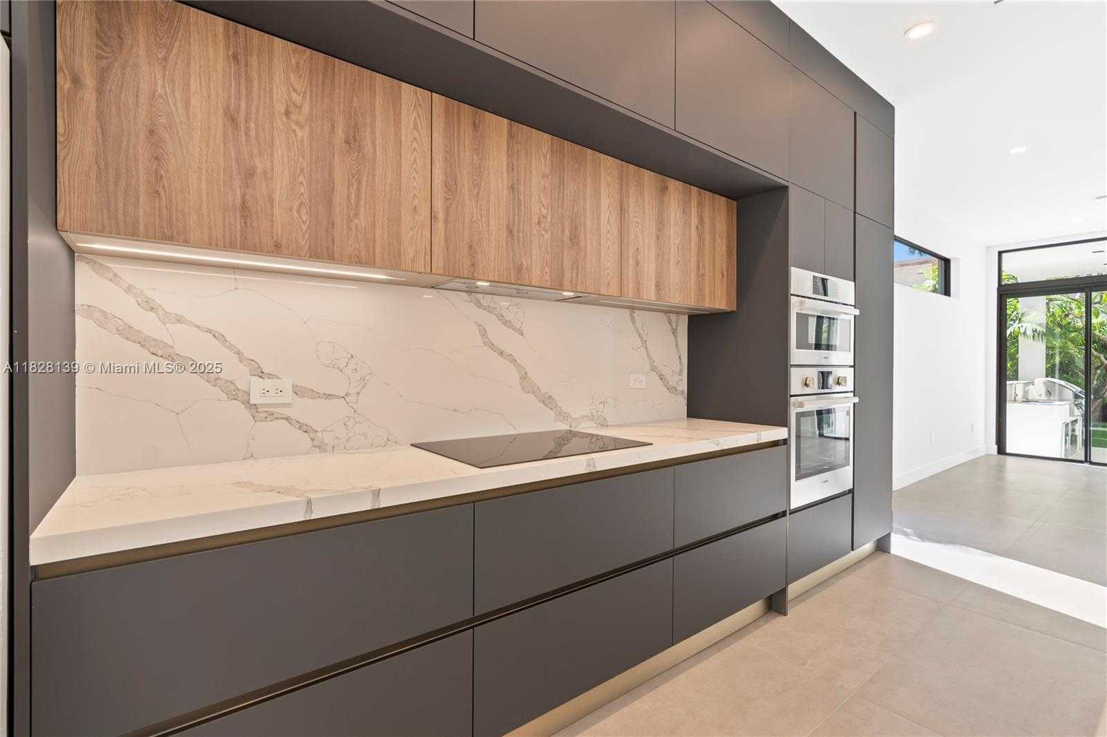 Small Image of 3026 AVIATION AVE #2, Miami Number 12
