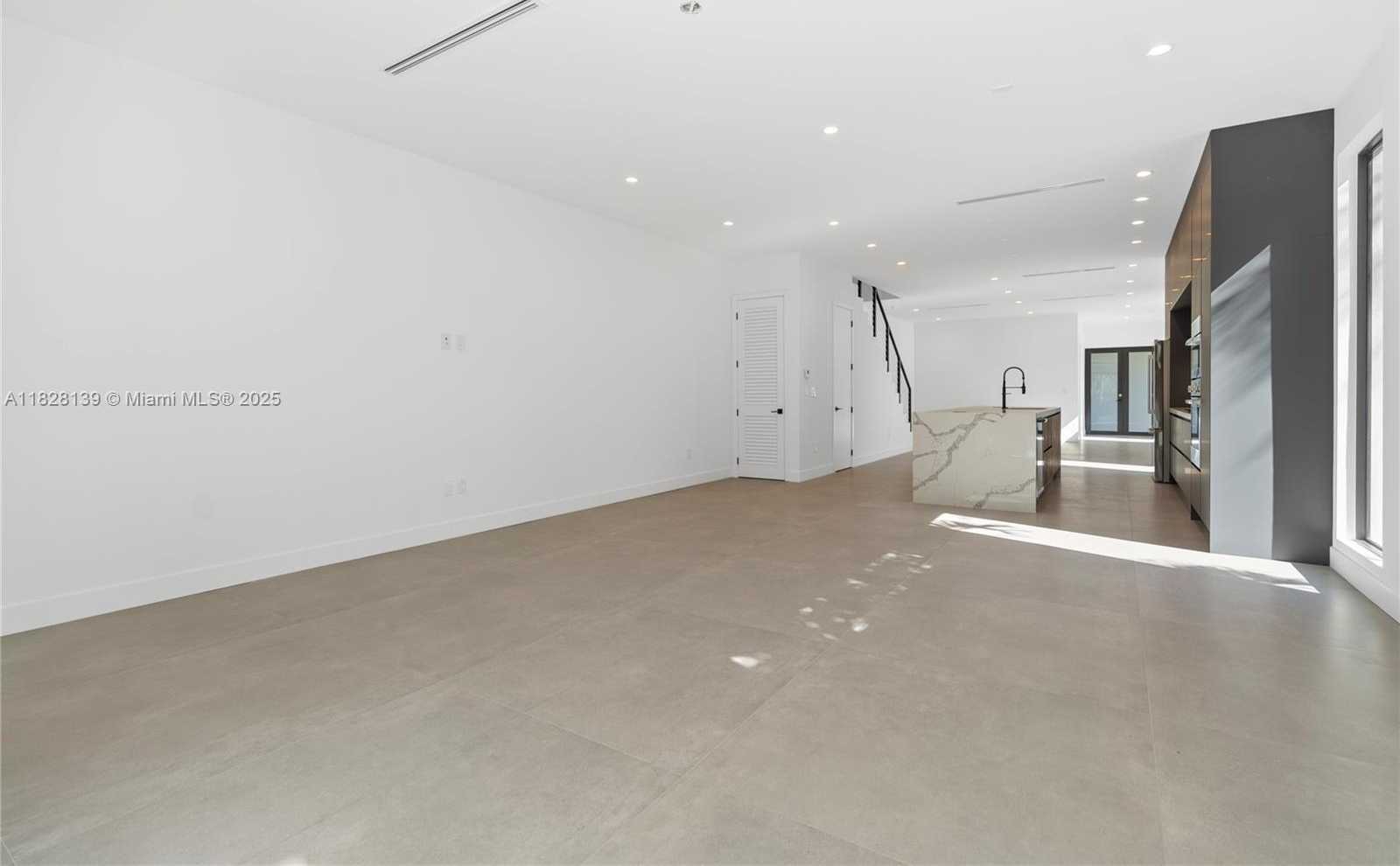 Small Image of 3026 AVIATION AVE #2, Miami Number 17