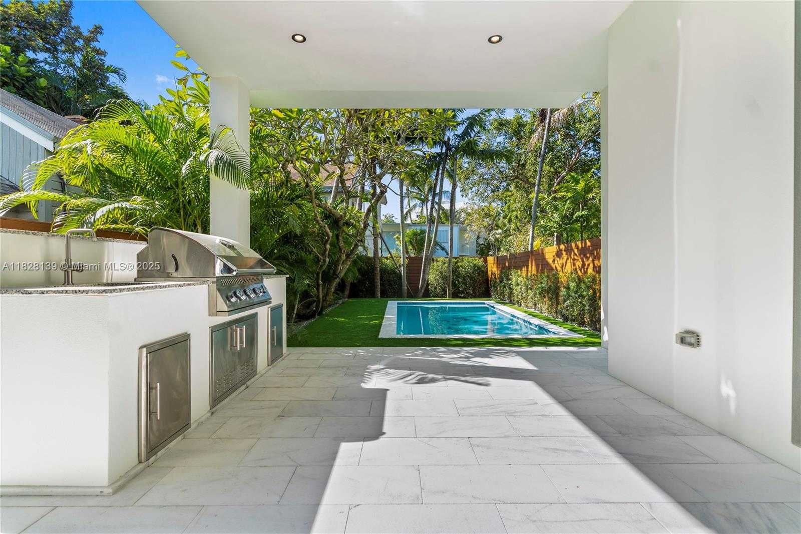 Small Image of 3026 AVIATION AVE #2, Miami Number 18