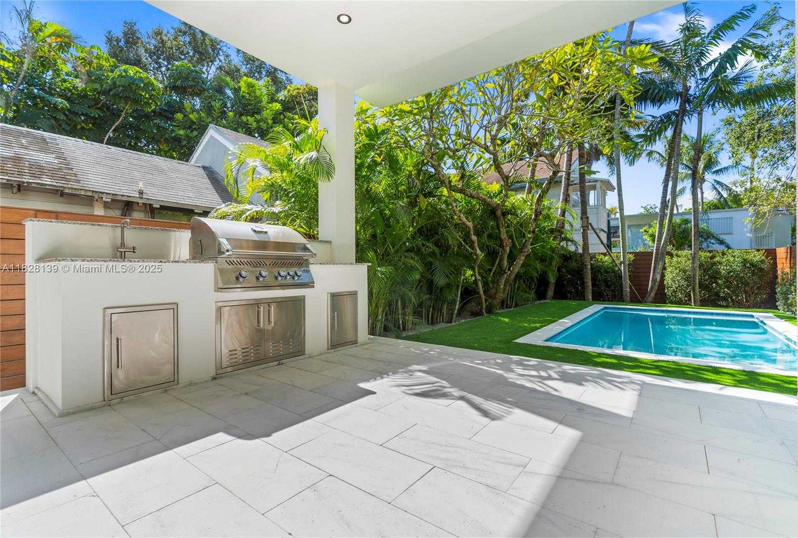 Small Image of 3026 AVIATION AVE #2, Miami Number 19