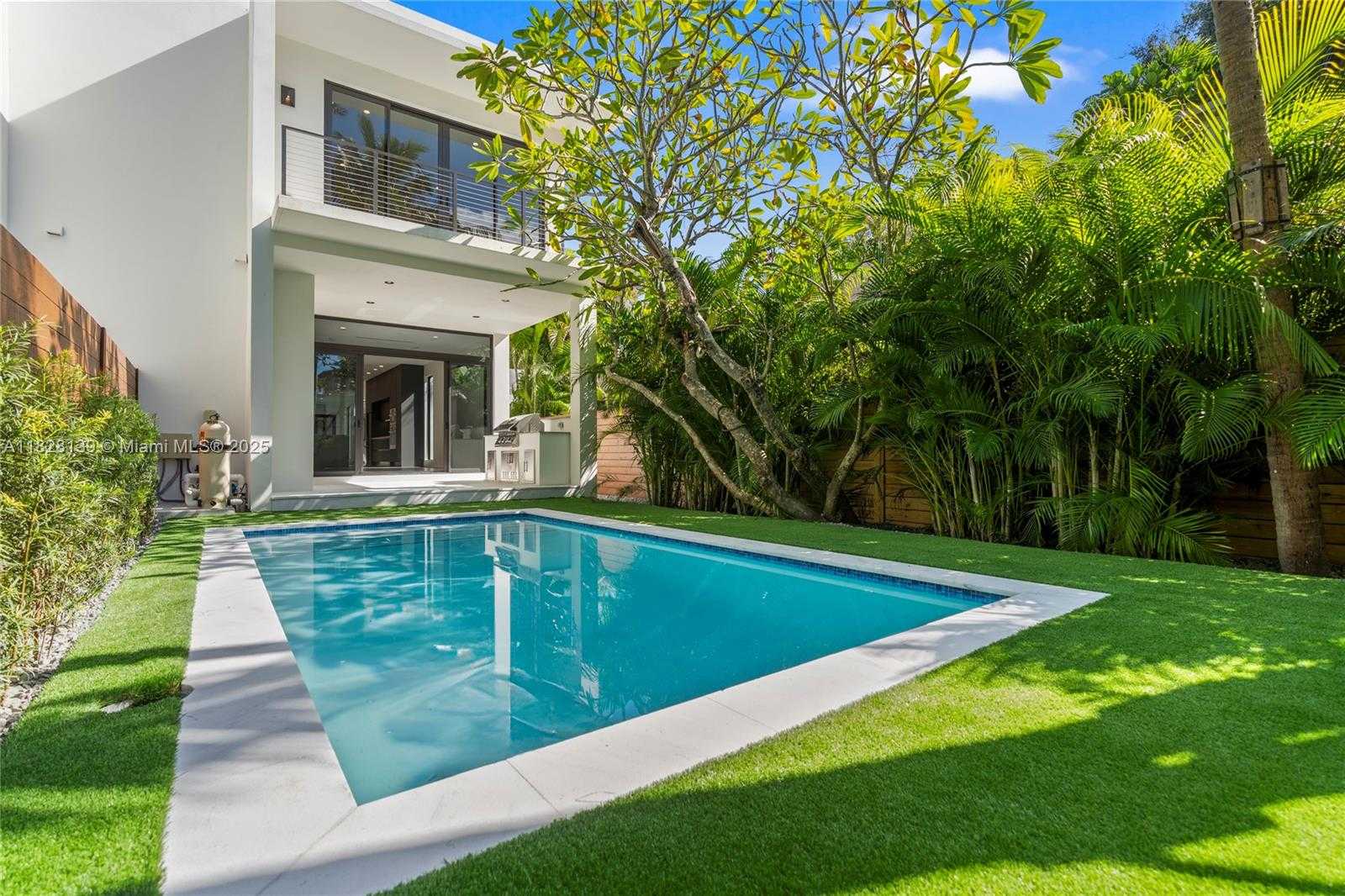 Small Image of 3026 AVIATION AVE #2, Miami Number 24