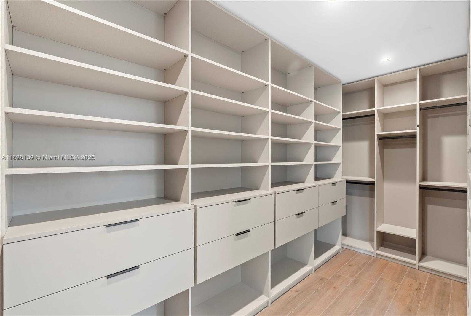 Small Image of 3026 AVIATION AVE #2, Miami Number 27