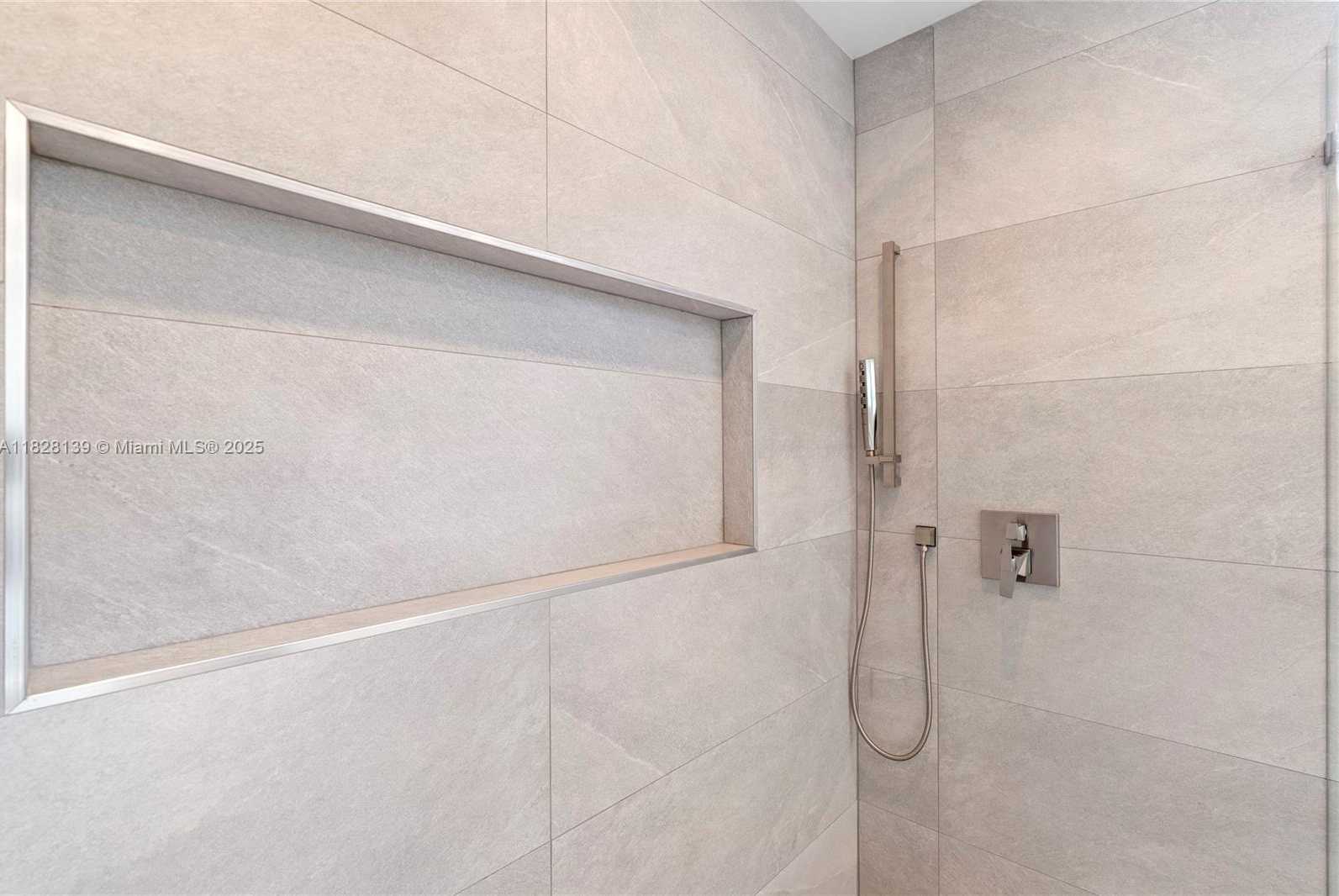 Small Image of 3026 AVIATION AVE #2, Miami Number 31