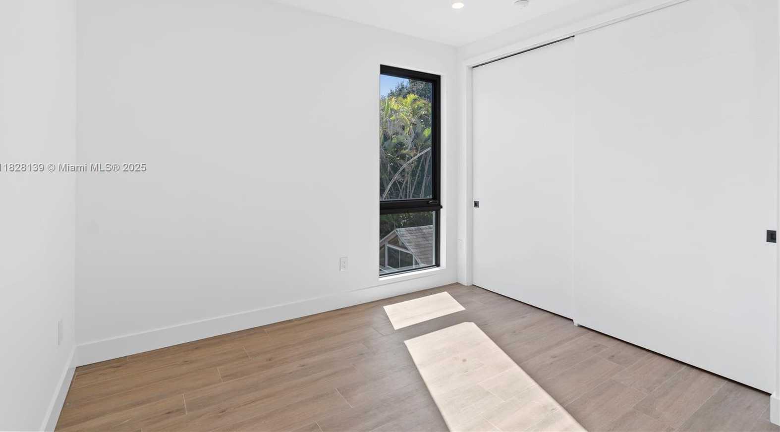 Small Image of 3026 AVIATION AVE #2, Miami Number 32