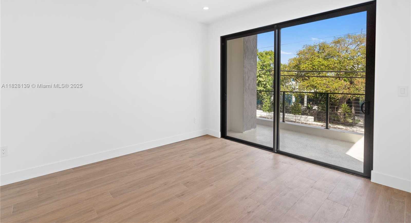 Small Image of 3026 AVIATION AVE #2, Miami Number 41