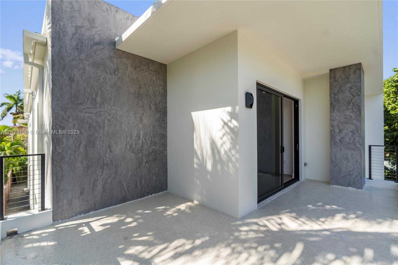Small Image of 3026 AVIATION AVE #2, Miami Number 42