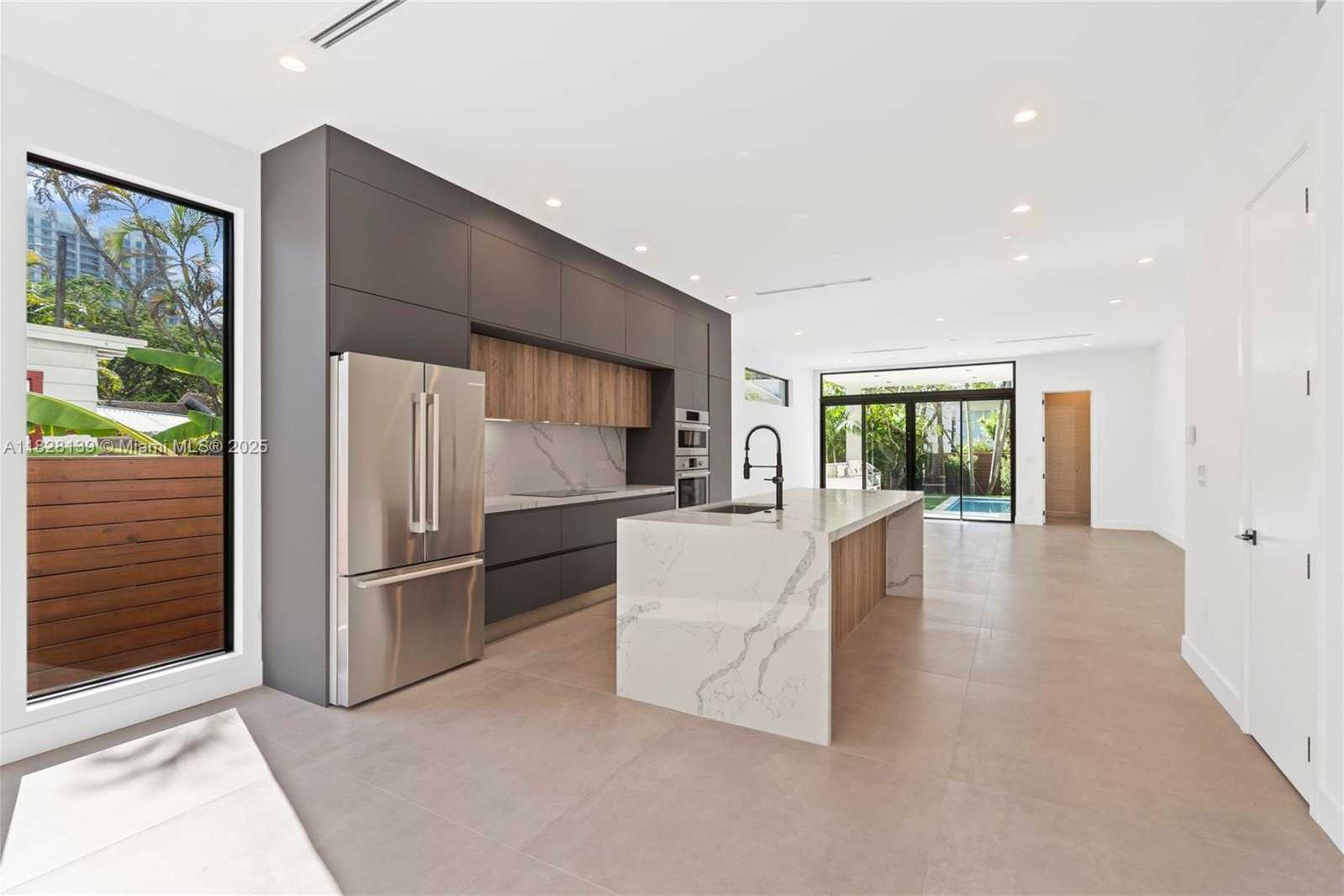 Small Image of 3026 AVIATION AVE #2, Miami Number 6