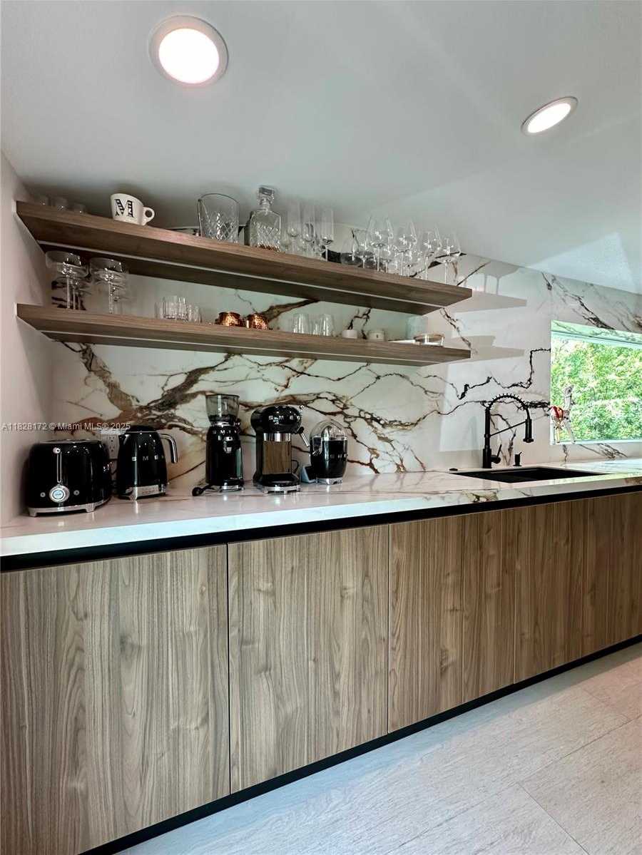 Small Image of 4515 ALTON RD, Miami Beach Number 14