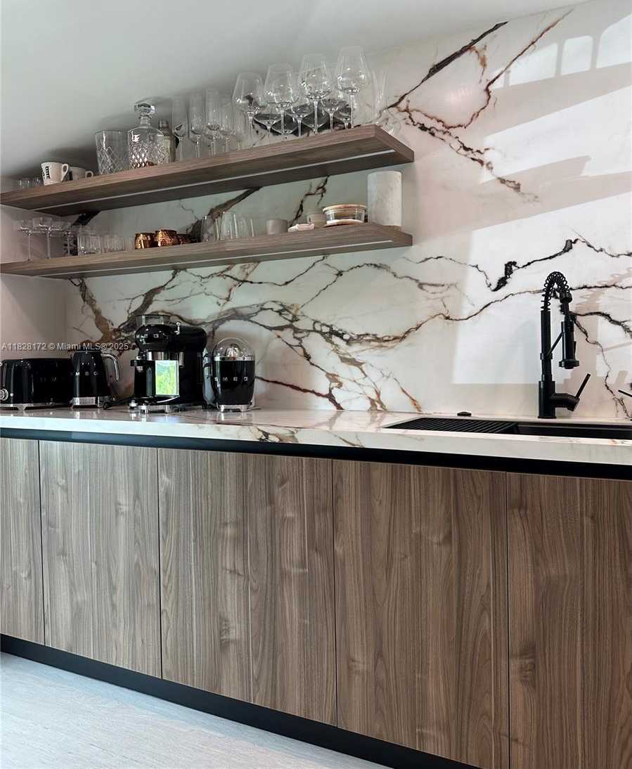 Small Image of 4515 ALTON RD, Miami Beach Number 16