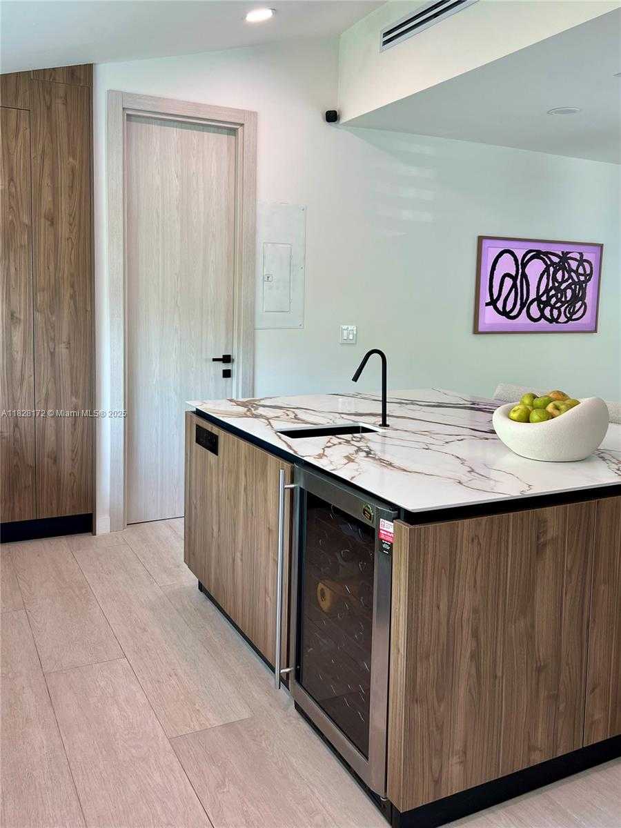 Small Image of 4515 ALTON RD, Miami Beach Number 17