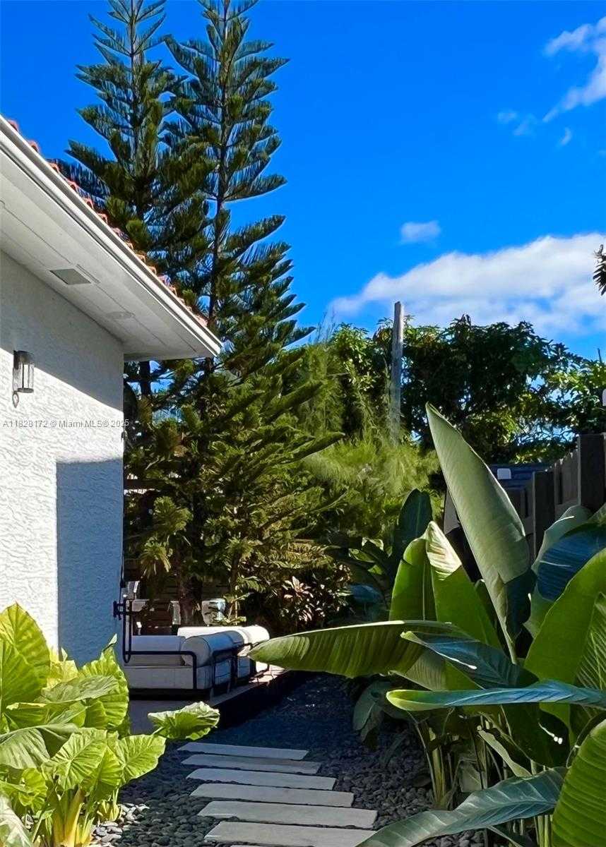 Small Image of 4515 ALTON RD, Miami Beach Number 2