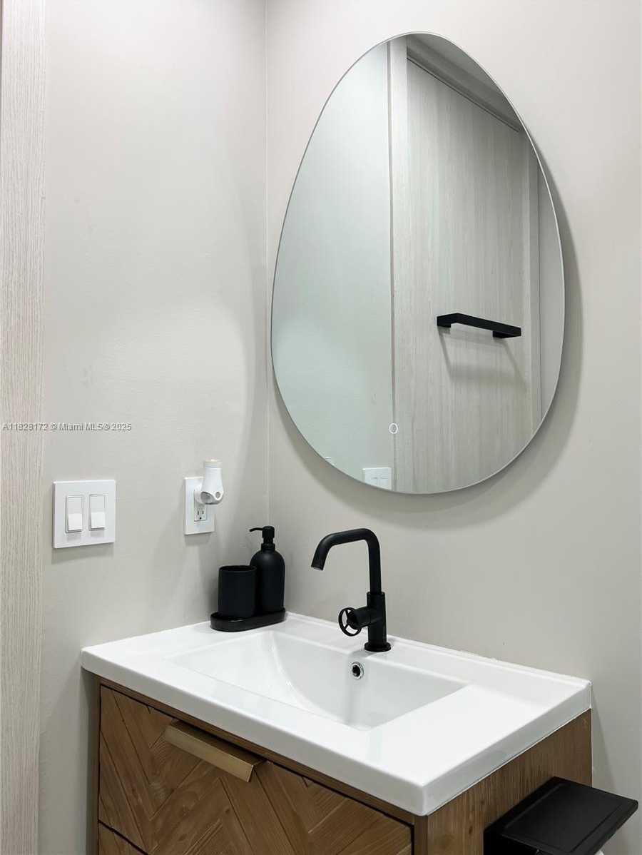 Small Image of 4515 ALTON RD, Miami Beach Number 30