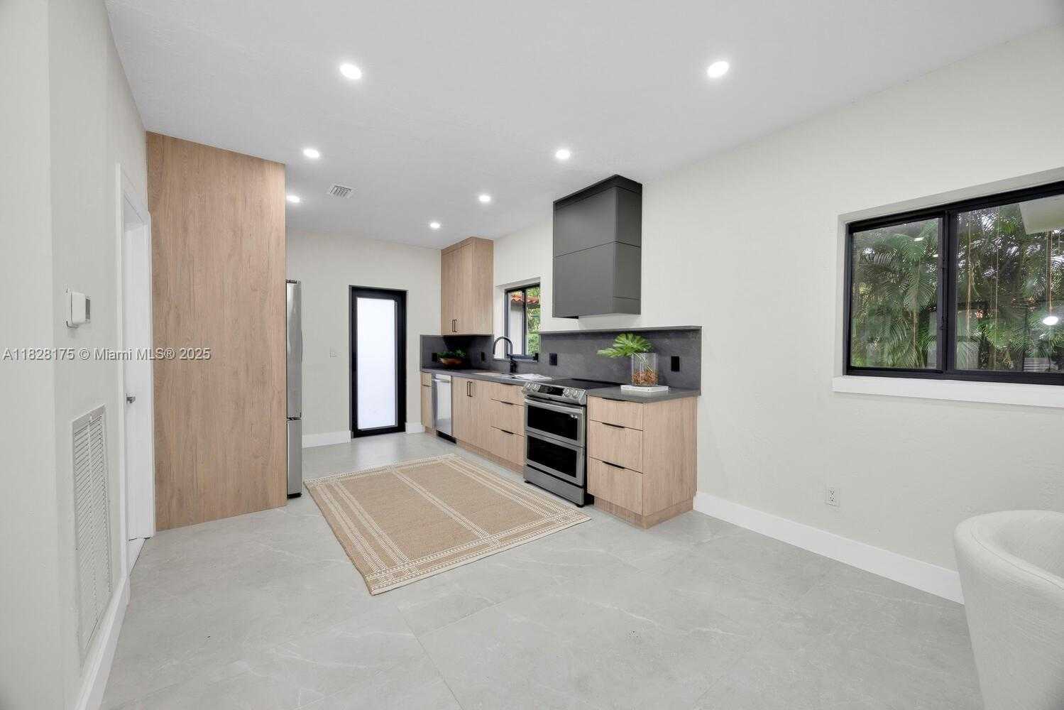 Small Image of 305 FLUVIA AVE, Coral Gables Number 10