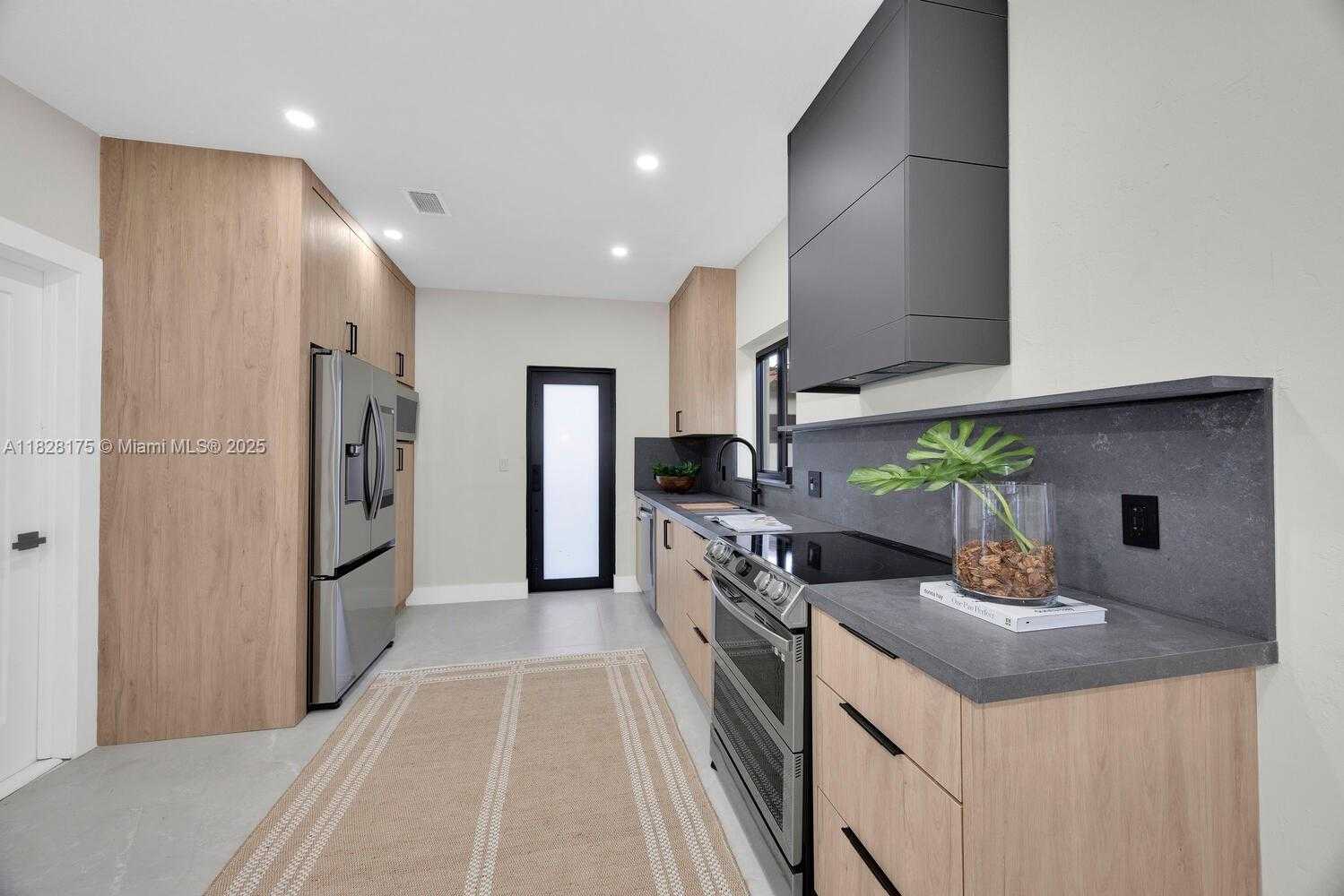 Small Image of 305 FLUVIA AVE, Coral Gables Number 11
