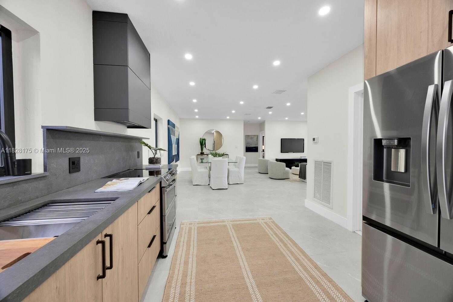 Small Image of 305 FLUVIA AVE, Coral Gables Number 12