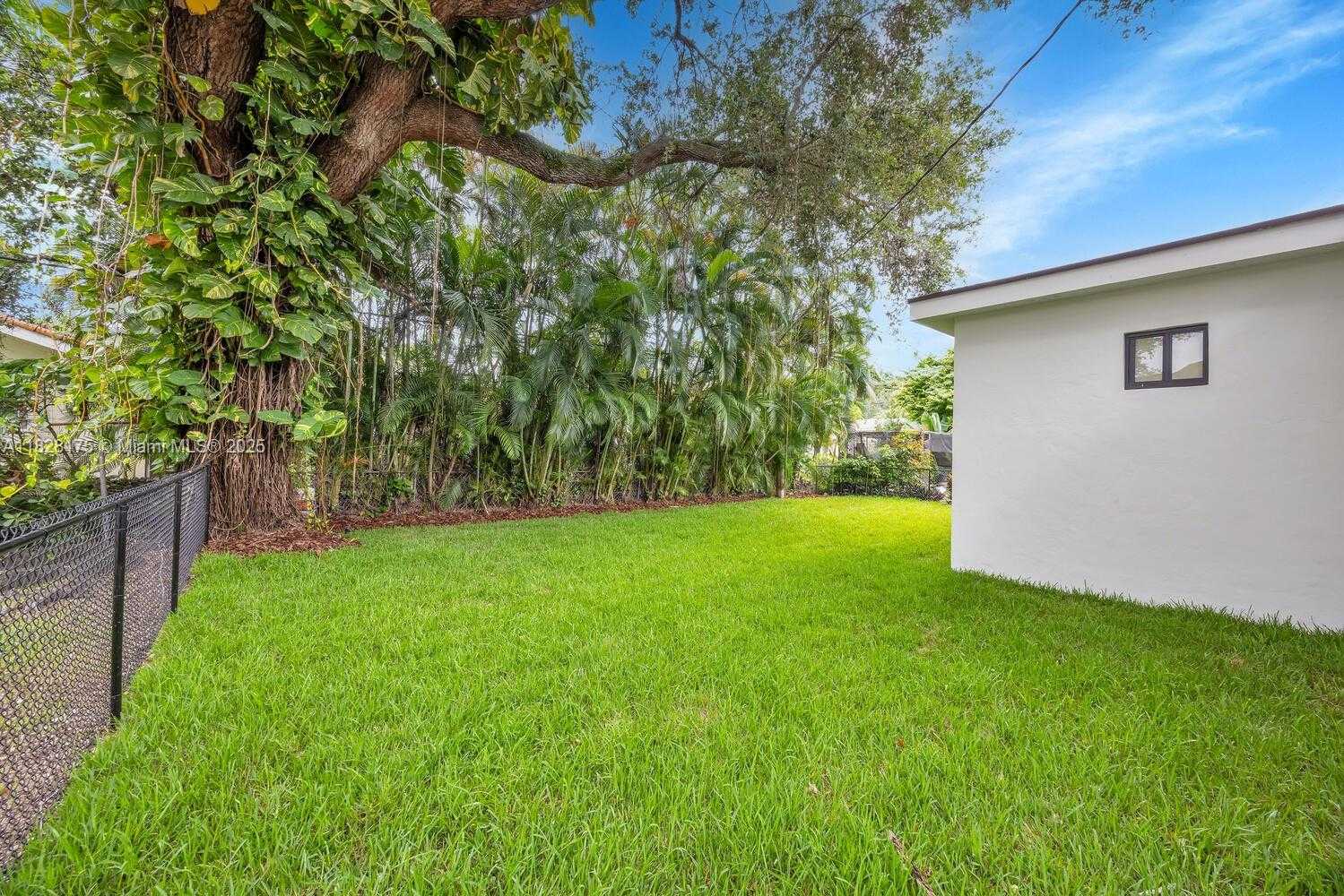 Small Image of 305 FLUVIA AVE, Coral Gables Number 19