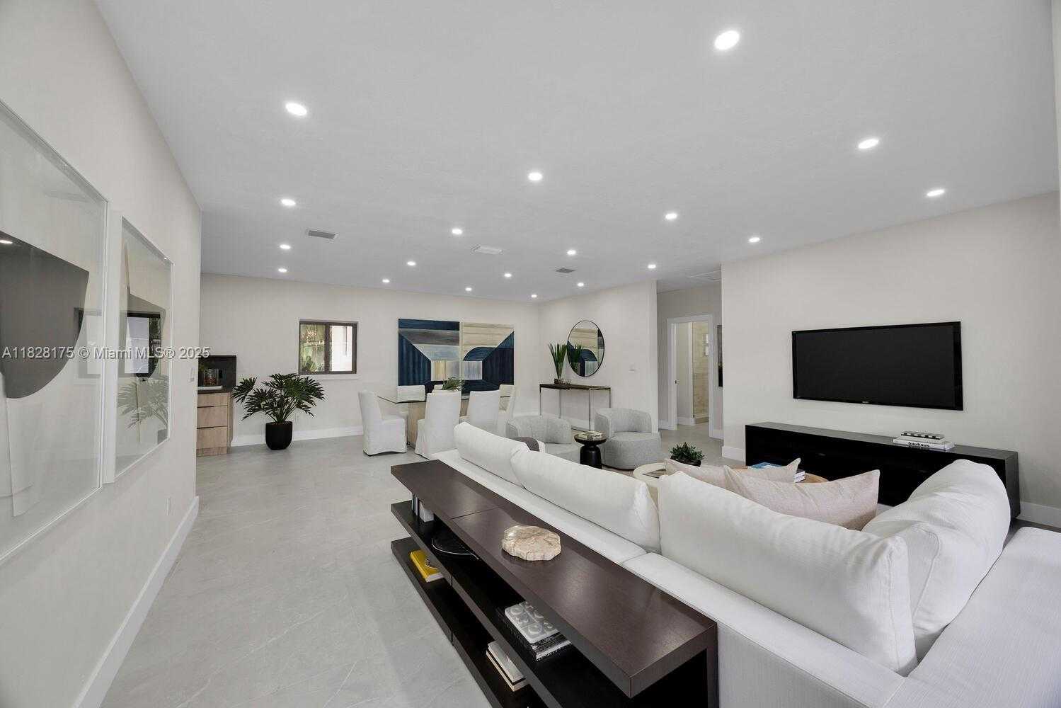 Small Image of 305 FLUVIA AVE, Coral Gables Number 2