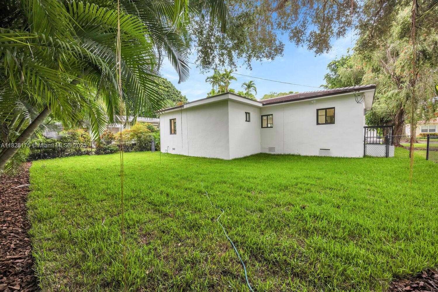 Small Image of 305 FLUVIA AVE, Coral Gables Number 20
