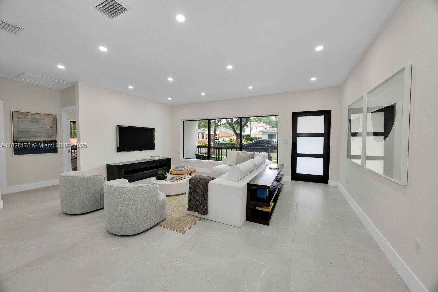 Small Image of 305 FLUVIA AVE, Coral Gables Number 3