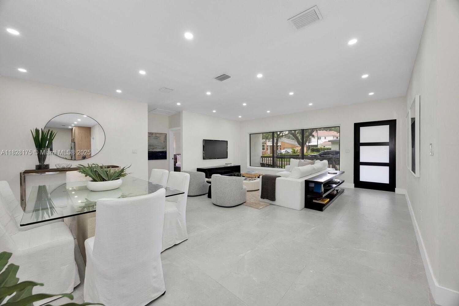 Small Image of 305 FLUVIA AVE, Coral Gables Number 4