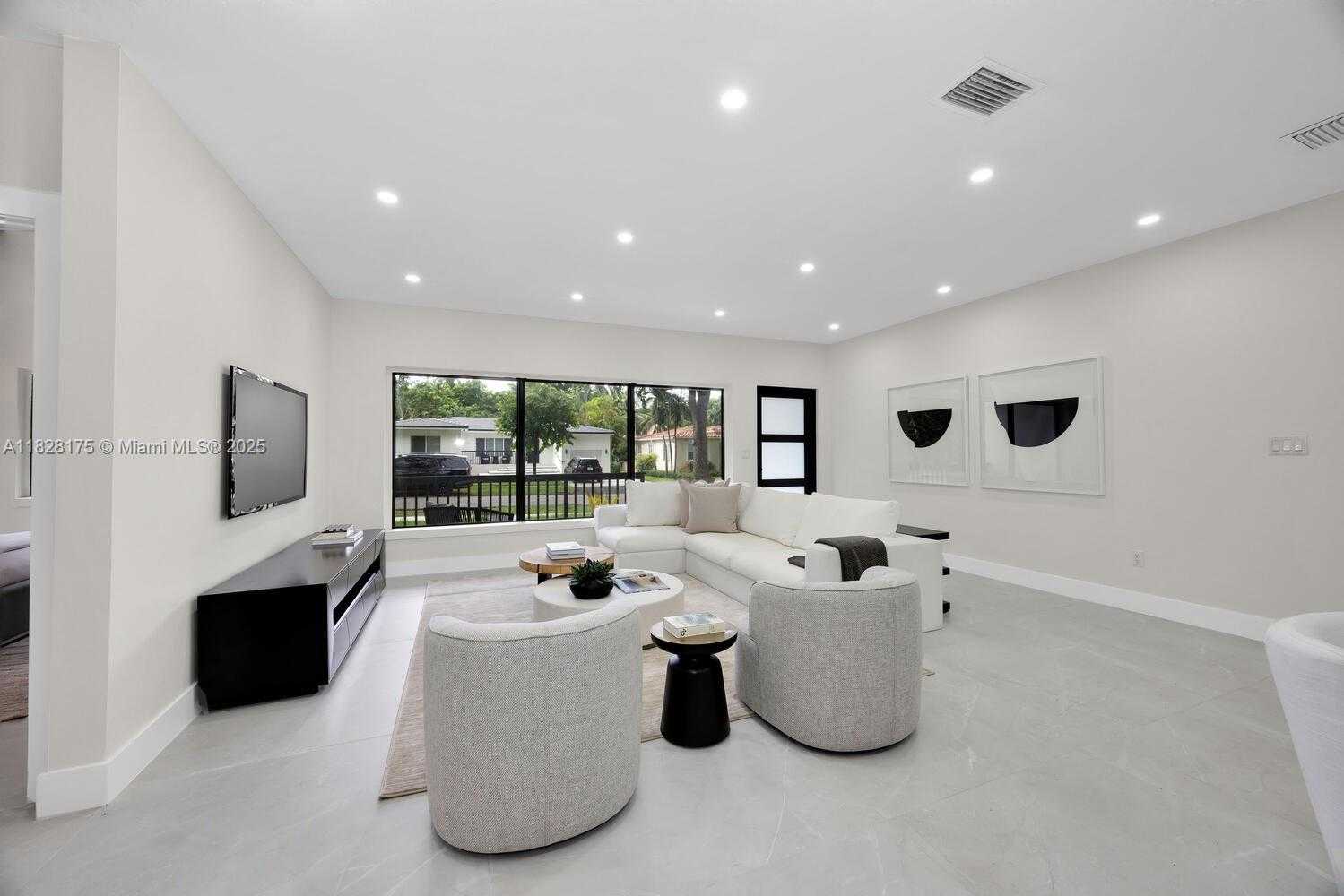 Small Image of 305 FLUVIA AVE, Coral Gables Number 8