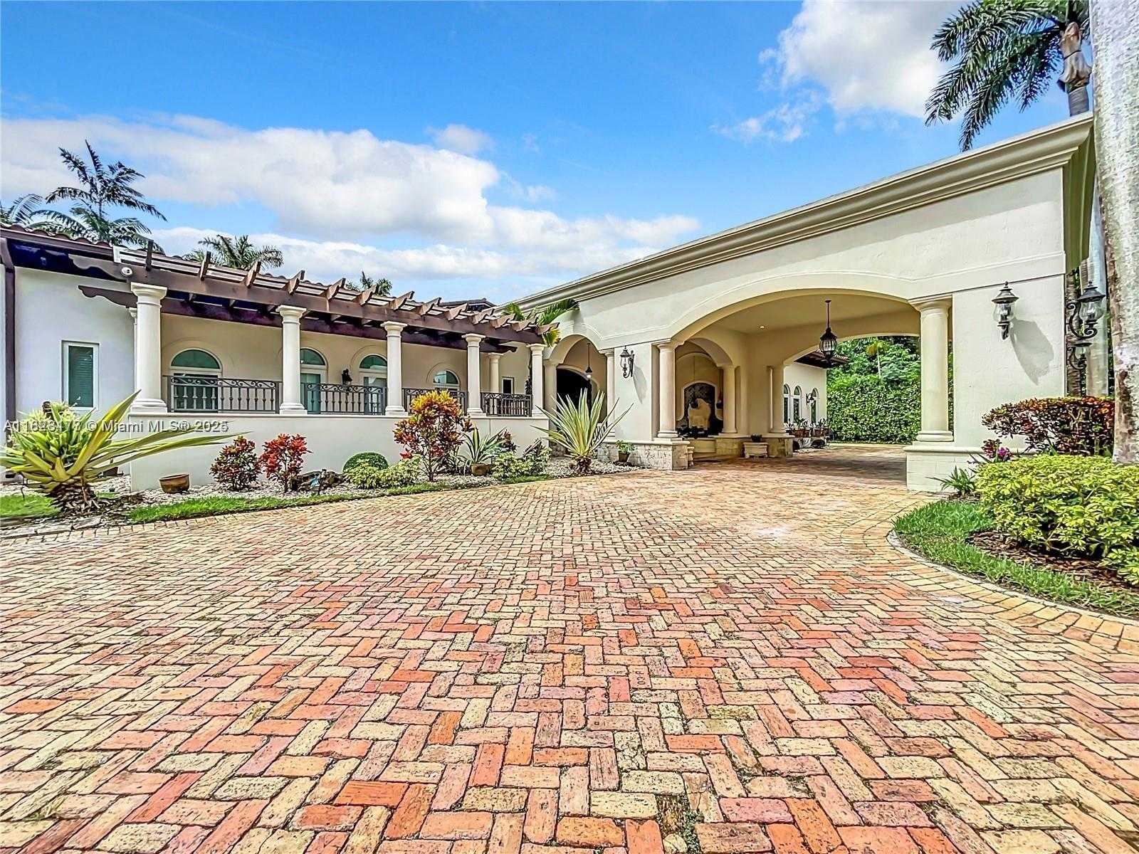 Small Image of 6710 SOUTH WEST 92ND ST, Pinecrest Number 17
