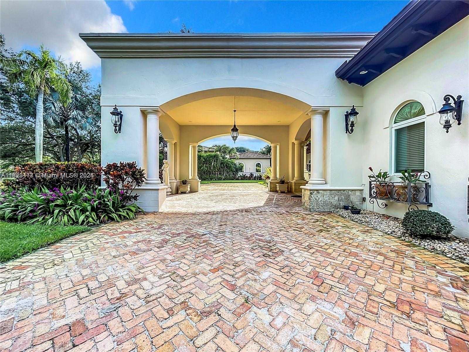 Small Image of 6710 SOUTH WEST 92ND ST, Pinecrest Number 4