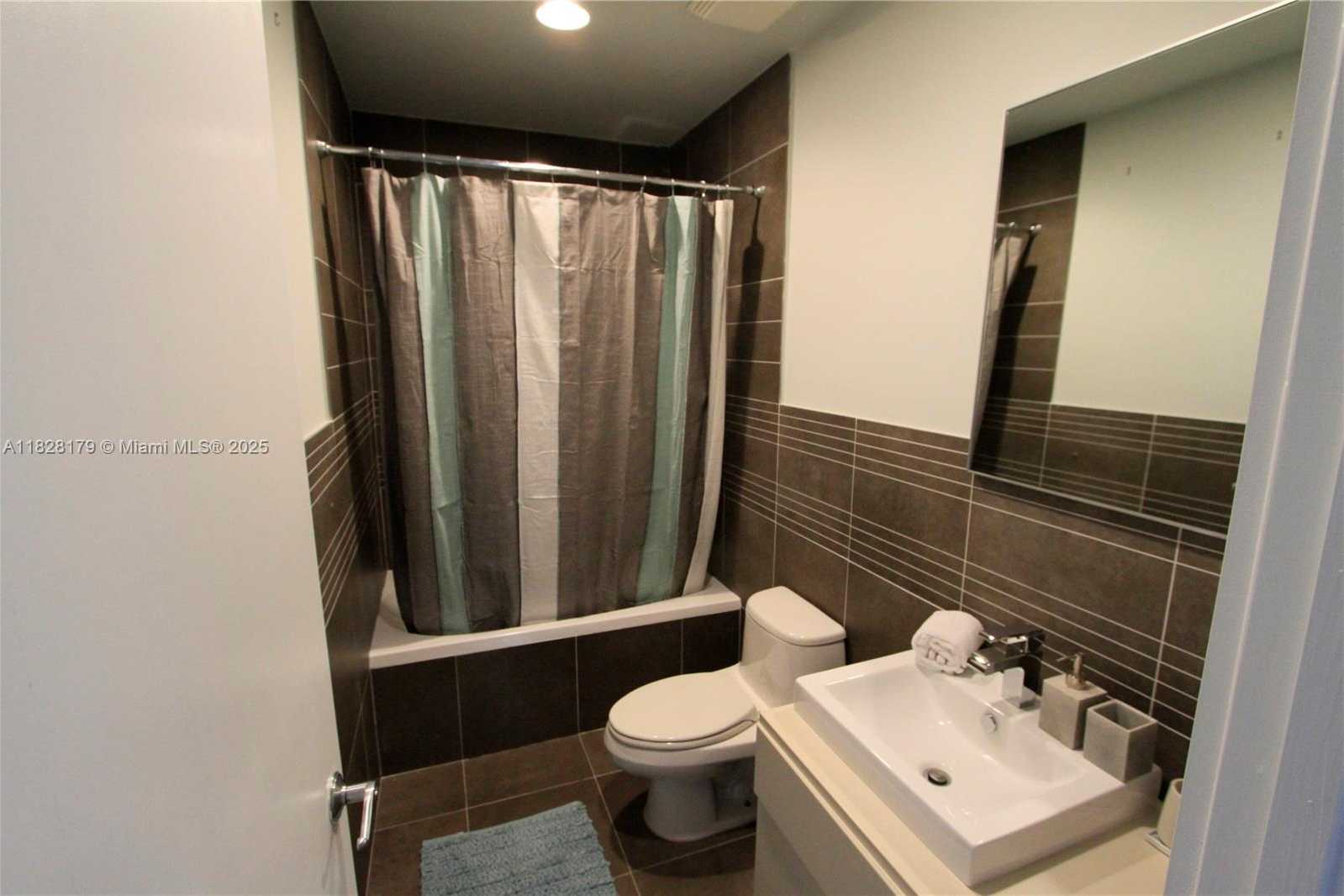 Small Image of 2100 PARK AVE #202, Miami Beach Number 10