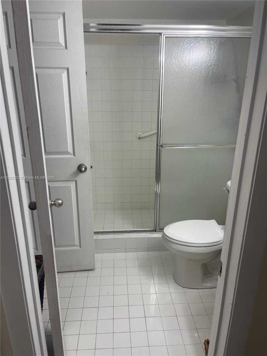 Small Image of 3637 INDIAN CREEK DR #403, Miami Beach Number 5