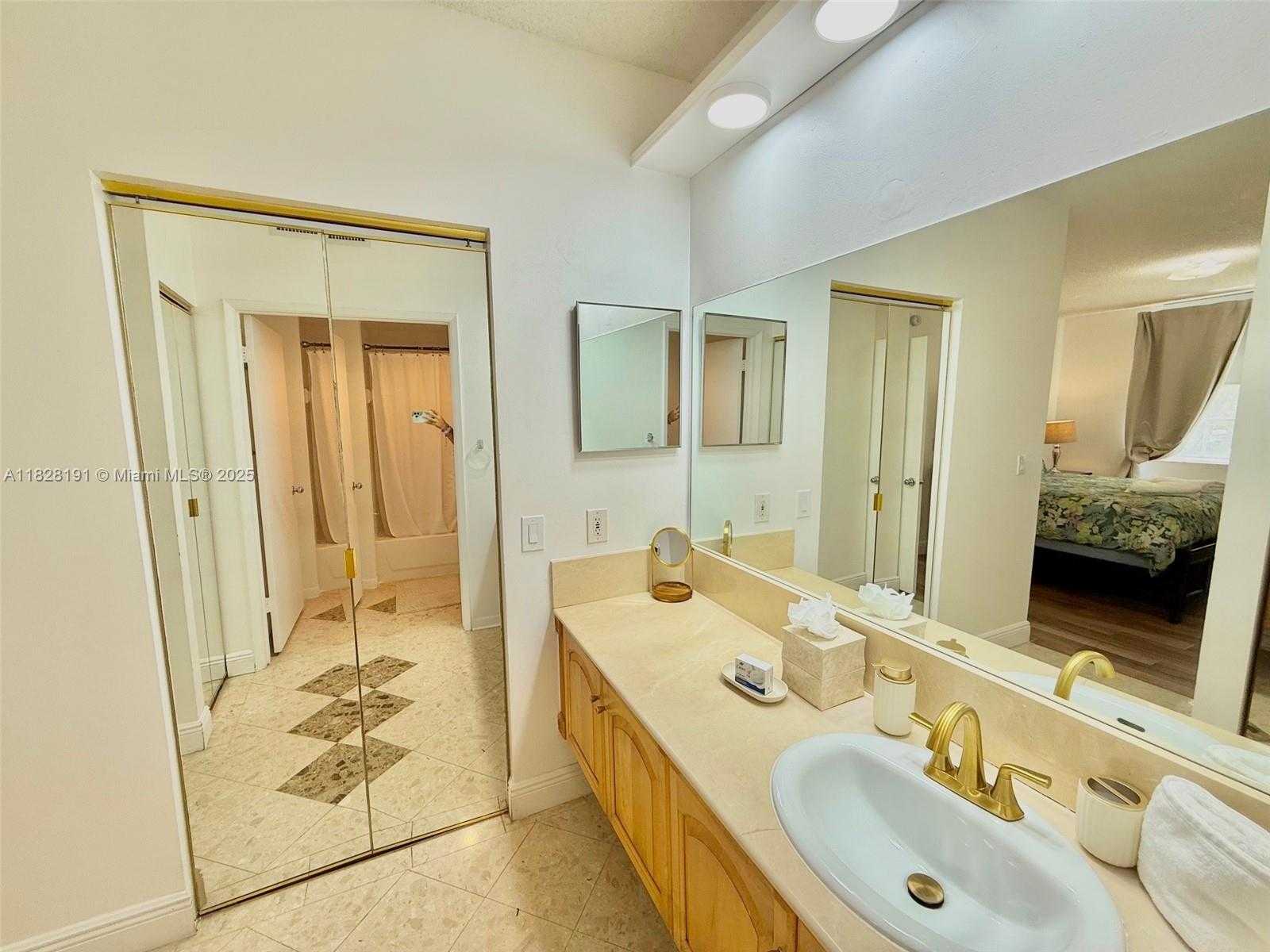 Small Image of 19901 EAST COUNTRY CLUB DR #2108, Aventura Number 19