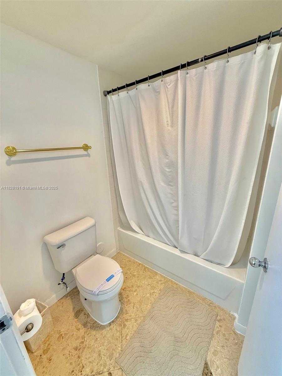 Small Image of 19901 EAST COUNTRY CLUB DR #2108, Aventura Number 21