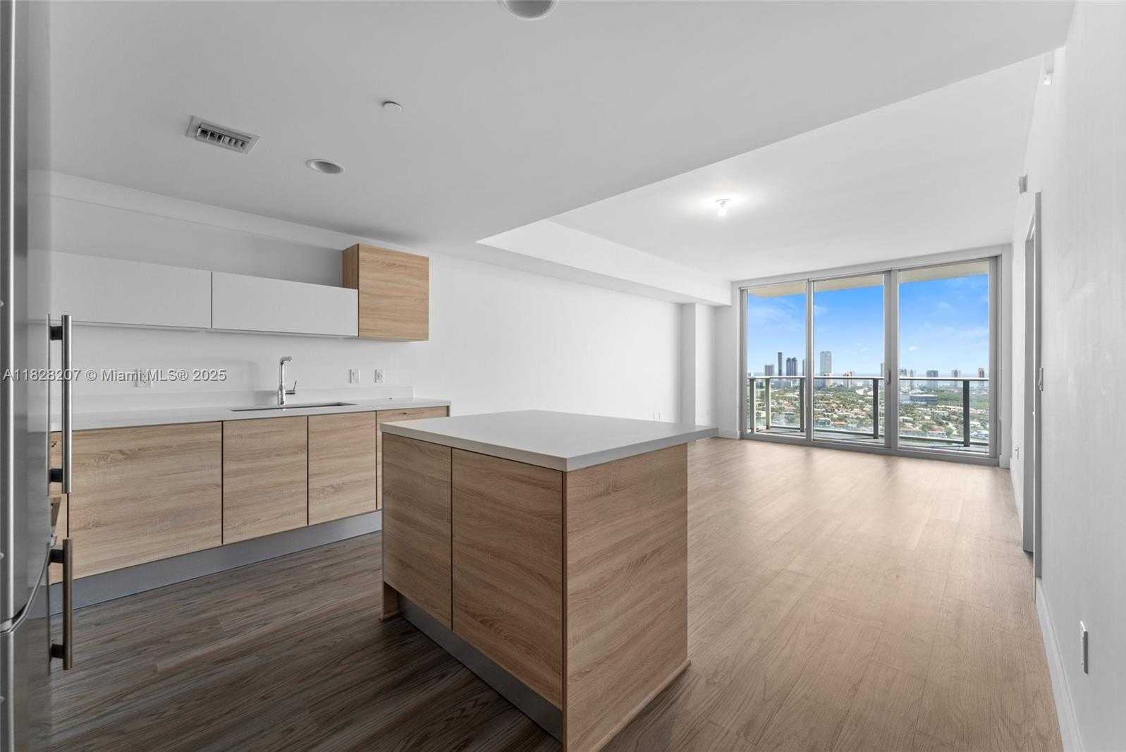 Small Image of 16385 BISCAYNE BLVD #3120, North Miami Beach Number 4
