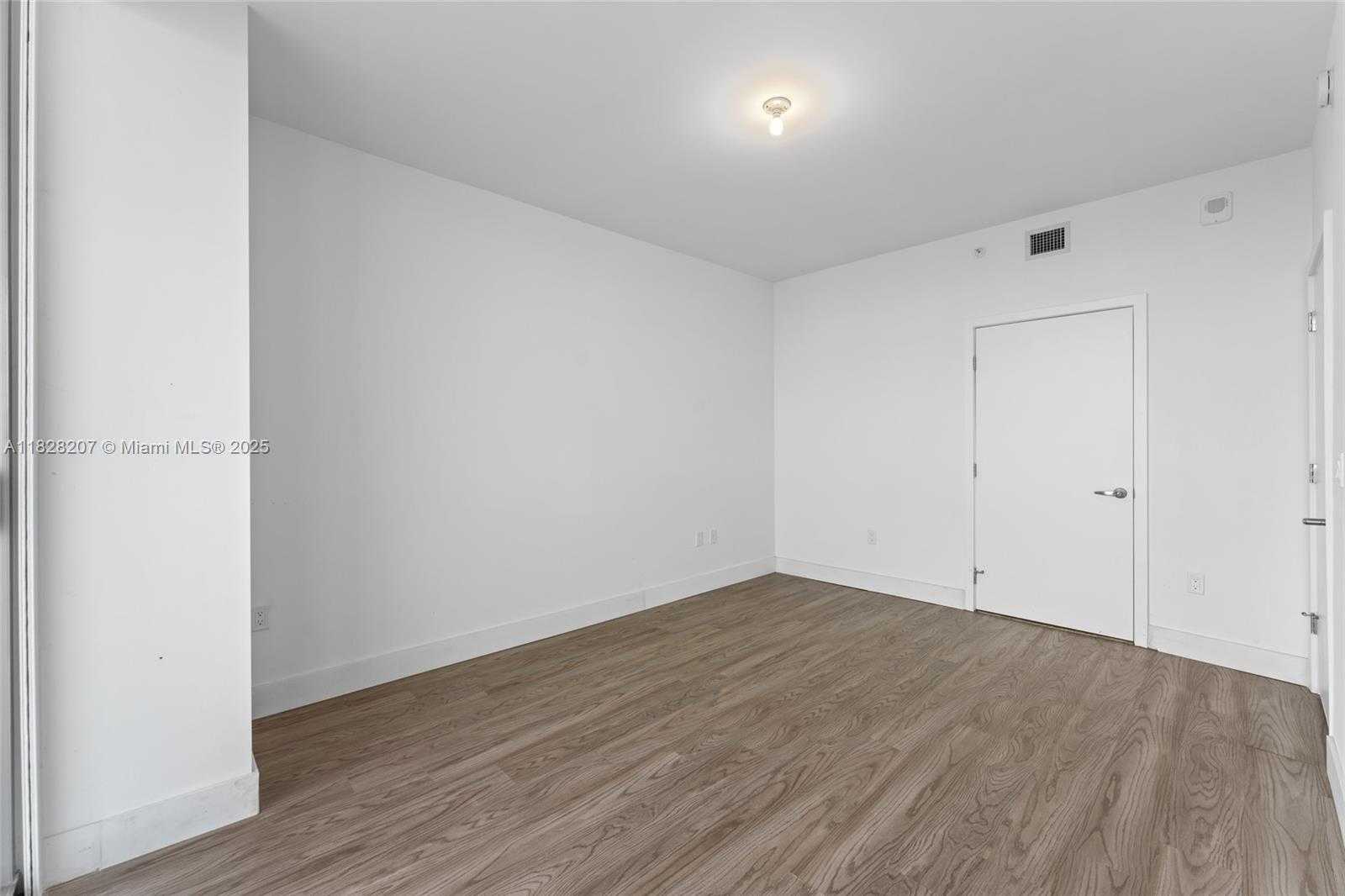 Small Image of 16385 BISCAYNE BLVD #3120, North Miami Beach Number 8