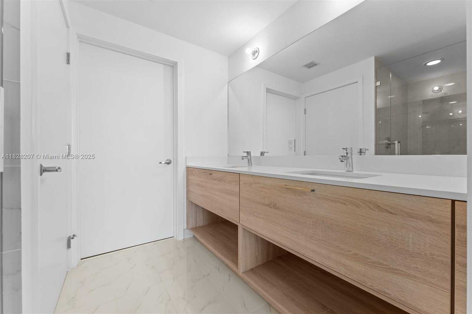 Small Image of 16385 BISCAYNE BLVD #3120, North Miami Beach Number 9