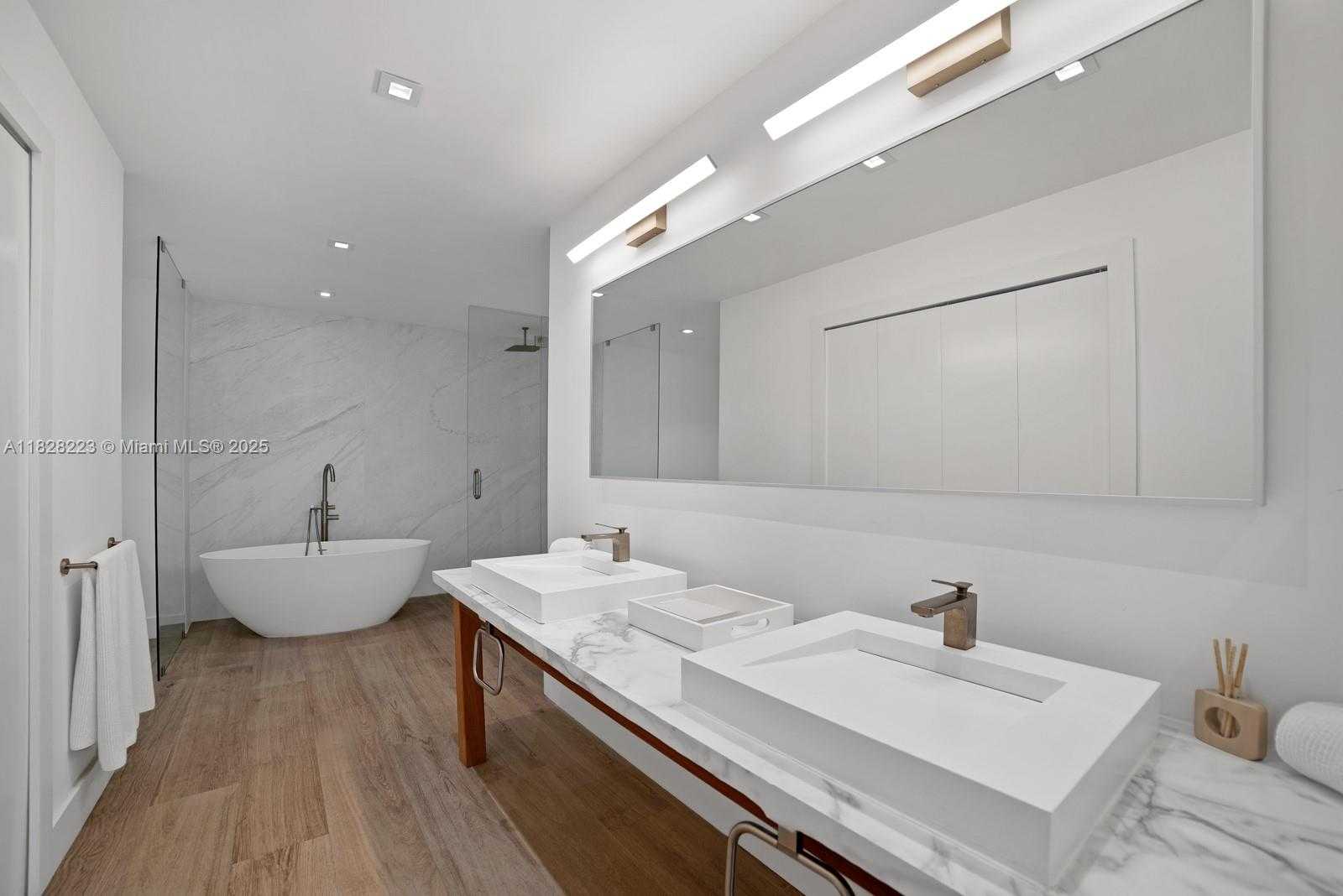 Small Image of 2424 FISHER ISLAND DR #5204, Miami Beach Number 13