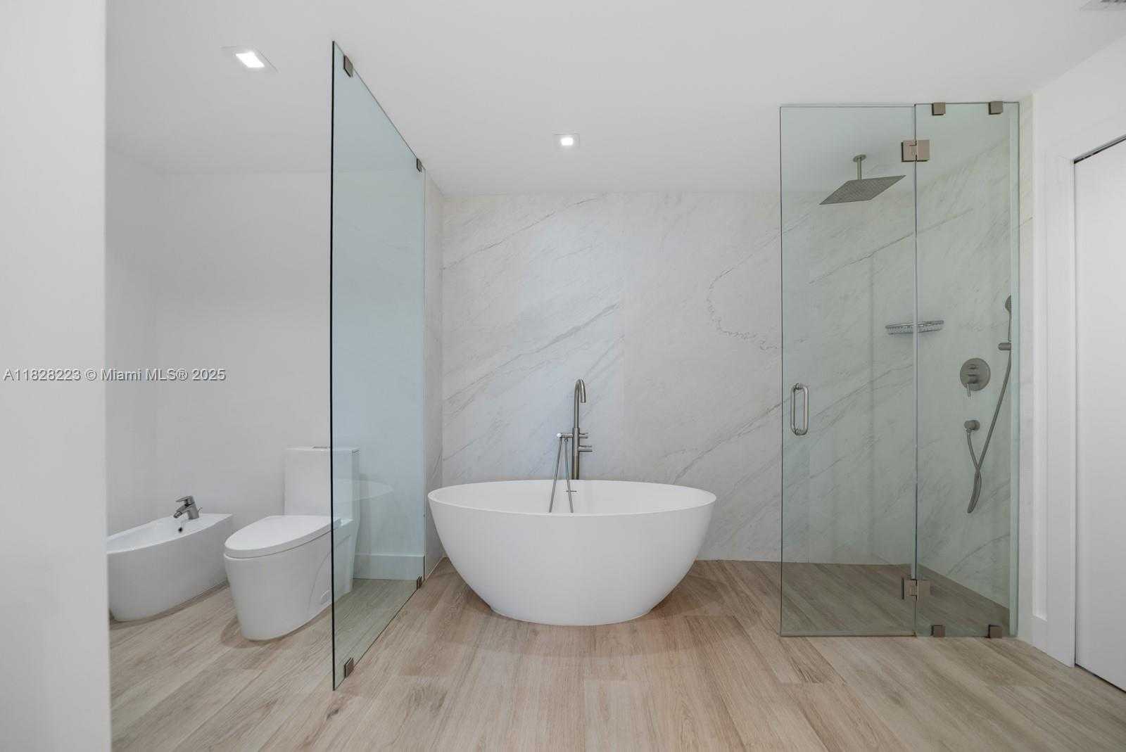 Small Image of 2424 FISHER ISLAND DR #5204, Miami Beach Number 14