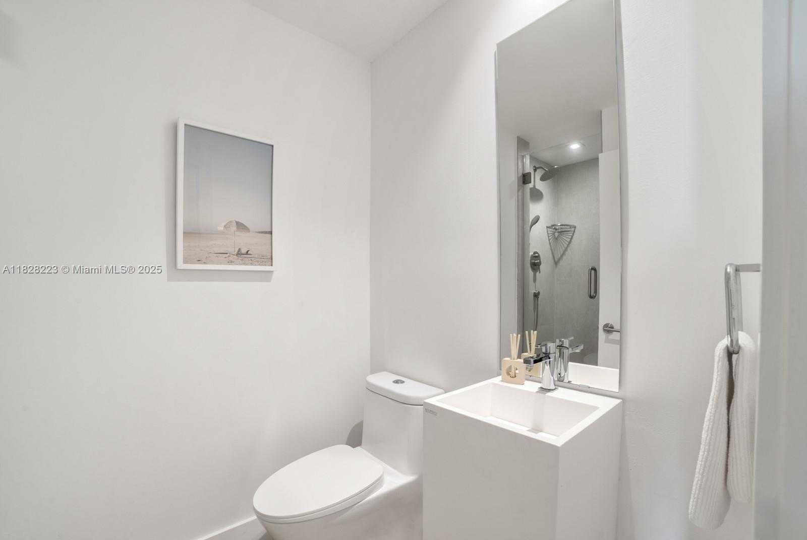 Small Image of 2424 FISHER ISLAND DR #5204, Miami Beach Number 22