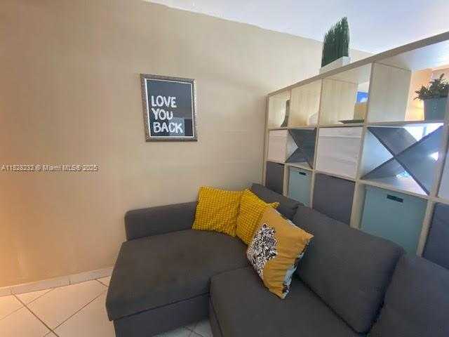 Small Image of 2899 COLLINS AVE #1002, Miami Beach Number 10