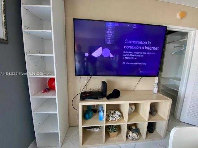 Small Image of 2899 COLLINS AVE #1002, Miami Beach Number 11