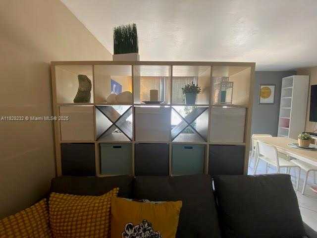 Small Image of 2899 COLLINS AVE #1002, Miami Beach Number 12