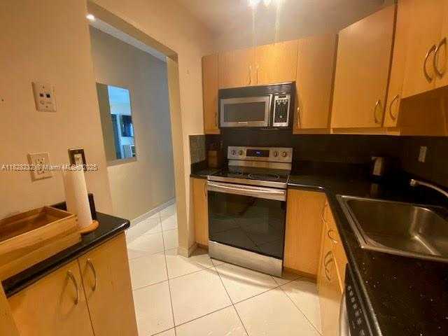 Small Image of 2899 COLLINS AVE #1002, Miami Beach Number 14