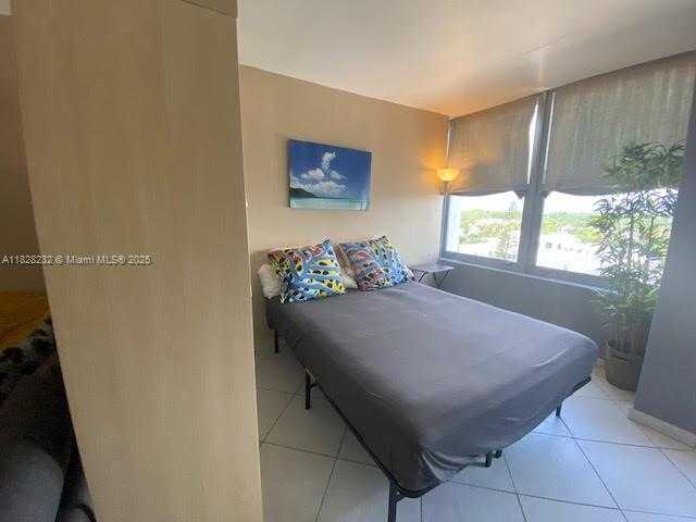 Small Image of 2899 COLLINS AVE #1002, Miami Beach Number 17