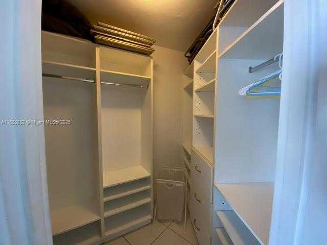 Small Image of 2899 COLLINS AVE #1002, Miami Beach Number 18