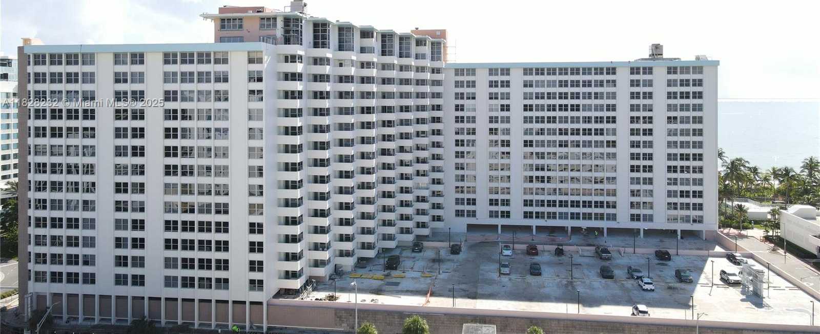 Small Image of 2899 COLLINS AVE #1002, Miami Beach Number 2