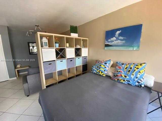 Small Image of 2899 COLLINS AVE #1002, Miami Beach Number 20