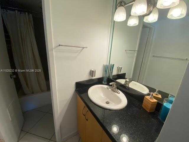 Small Image of 2899 COLLINS AVE #1002, Miami Beach Number 24
