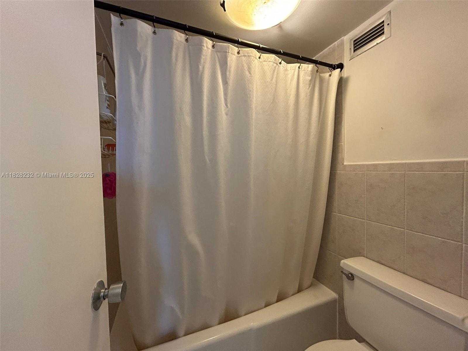 Small Image of 2899 COLLINS AVE #1002, Miami Beach Number 26