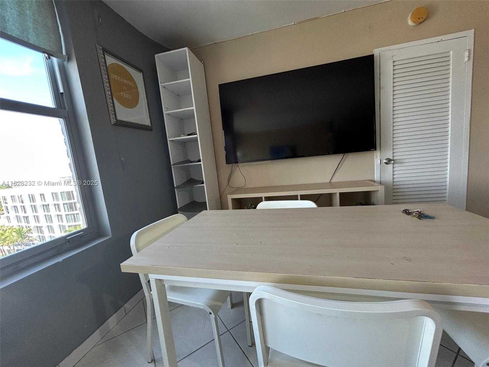 Small Image of 2899 COLLINS AVE #1002, Miami Beach Number 28